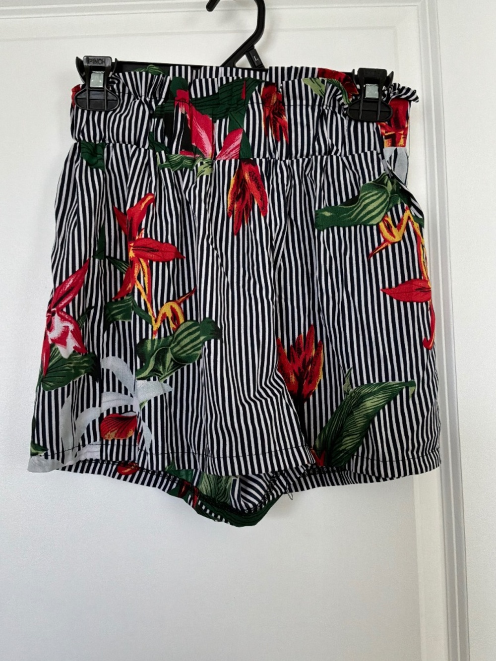 Womenโs Striped Floral Paperbag Shorts No Pockets Size Medium.